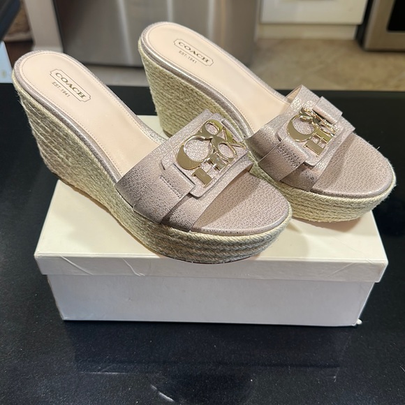 Coach Wedge - Picture 1 of 3